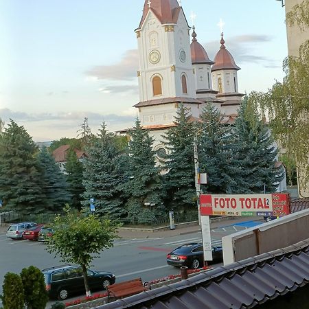 Apartament Manu Tg Neamt Тирґу-Нямц Екстер'єр фото