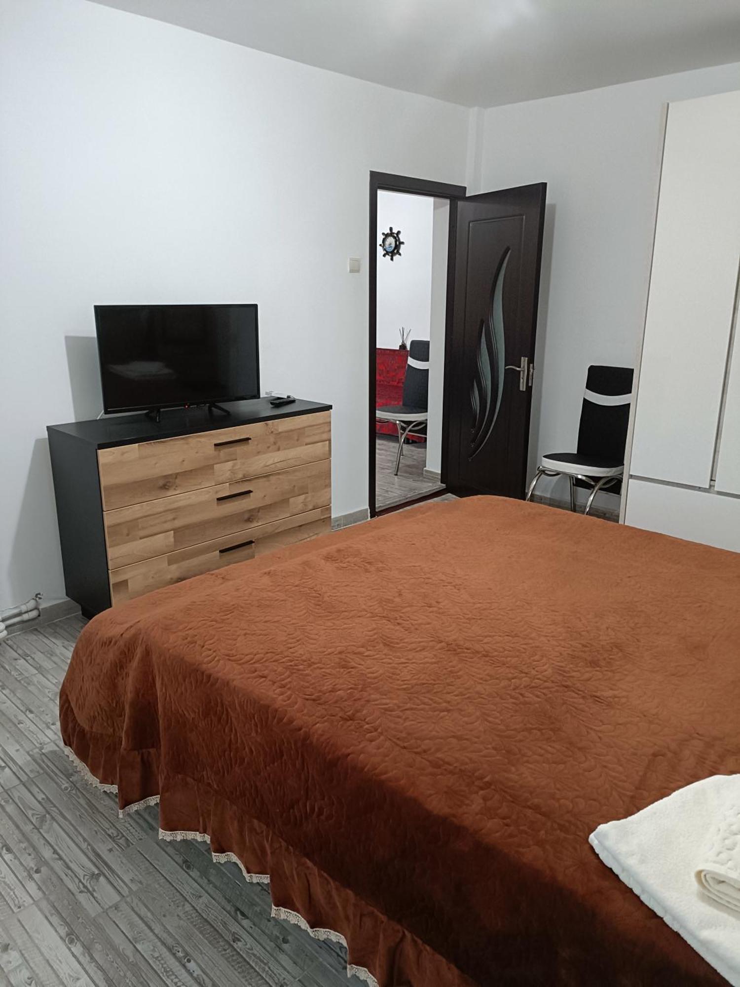 Apartament Manu Tg Neamt Тирґу-Нямц Екстер'єр фото